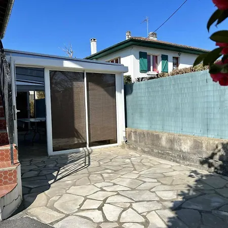 Apartment Rez-de-jardin Renove Avec Terrasse A Cambo-les-bains, T1 Bis Pour 2 Personnes, Equipe Et Lumineux - Fr-1-495-93