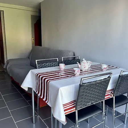 Rez-de-jardin Renove Avec Terrasse A Cambo-les-bains, T1 Bis Pour 2 Personnes, Equipe Et Lumineux - Fr-1-495-93 Apartment *