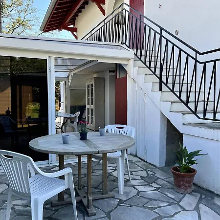 Rez-de-jardin Renove Avec Terrasse A Cambo-les-bains, T1 Bis Pour 2 Personnes, Equipe Et Lumineux - Fr-1-495-93 Apartment