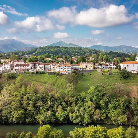 Apartment Rez-de-jardin Renove Avec Terrasse A Cambo-les-bains, T1 Bis Pour 2 Personnes, Equipe Et Lumineux - Fr-1-495-93 Cambo-les-Bains